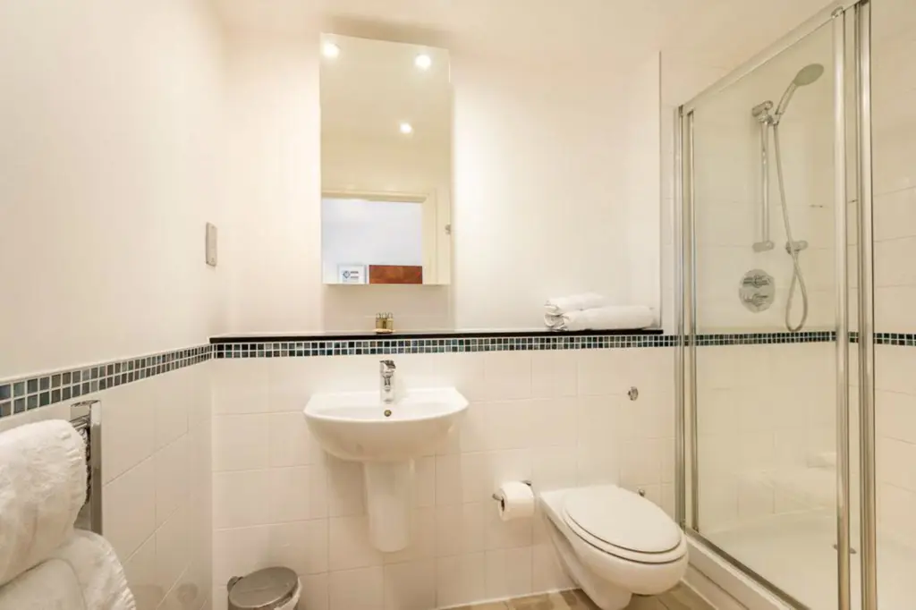 Bathroom with a glass shower cabinet